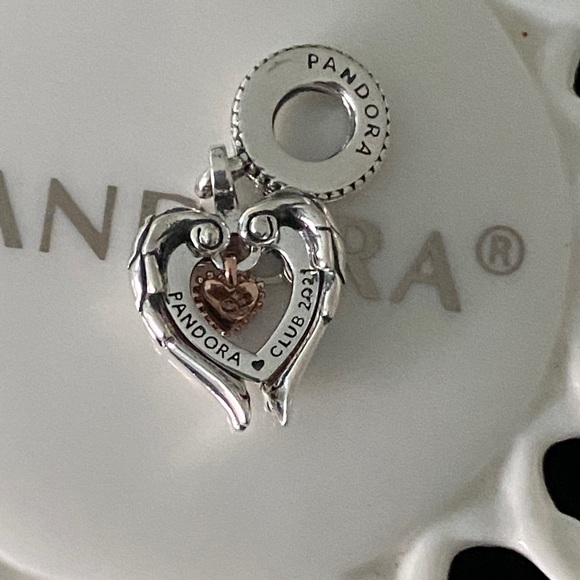 2021 Pandora Club Charm Angel Wings & Heart - Picture 6 of 7